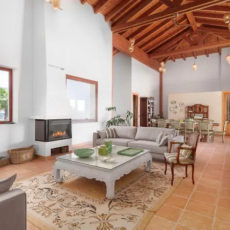 Valdelaseras Villa *
